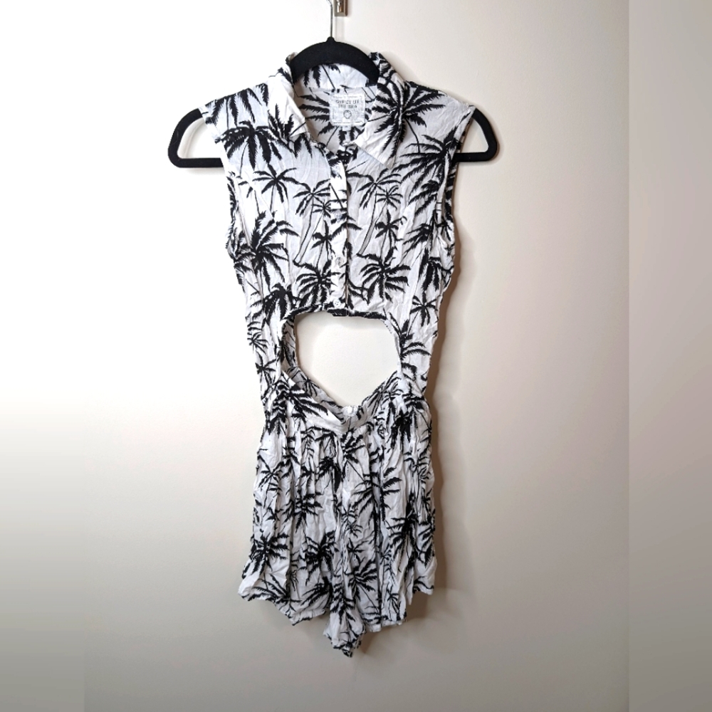 Gypsy By The Sea Resort Wear Romper with Cut Out | Size Medium